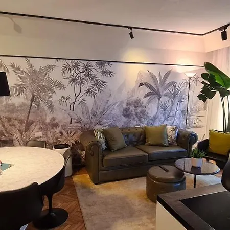 アパート Exclusive Top Floor 2-bedroom Flat ミラノ