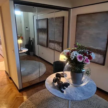 Exclusive Top Floor 2-bedroom Flat * ミラノ