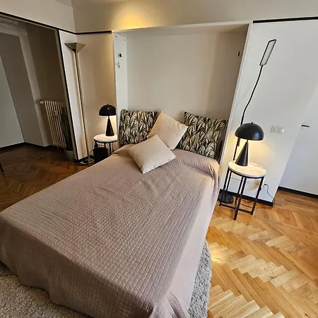 Exclusive Top Floor 2-bedroom Flat アパート ミラノ