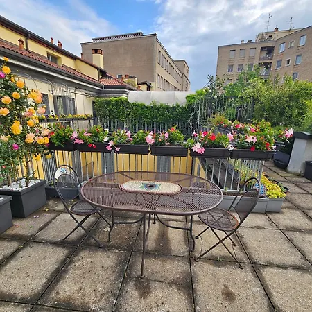Exclusive Top Floor 2-bedroom Flat ミラノ