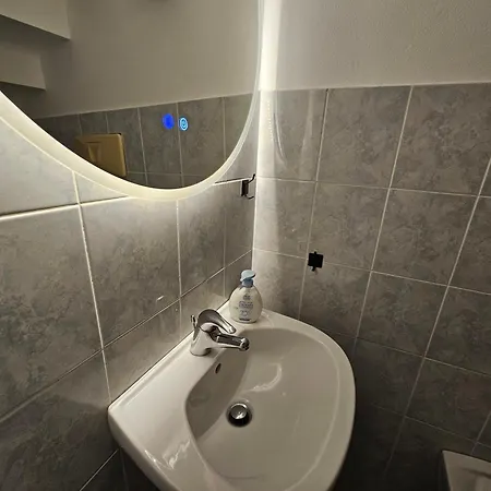 Exclusive Top Floor 2-bedroom Flat アパート