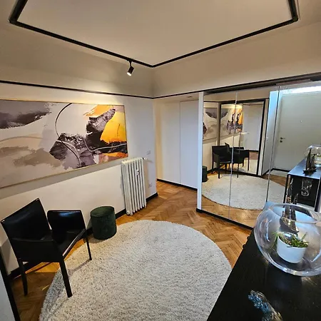 Exclusive Top Floor 2-bedroom Flat アパート ミラノ