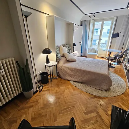 Exclusive Top Floor 2-bedroom Flat ミラノ