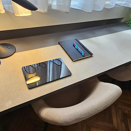 Exclusive Top Floor 2-bedroom Flat * ミラノ